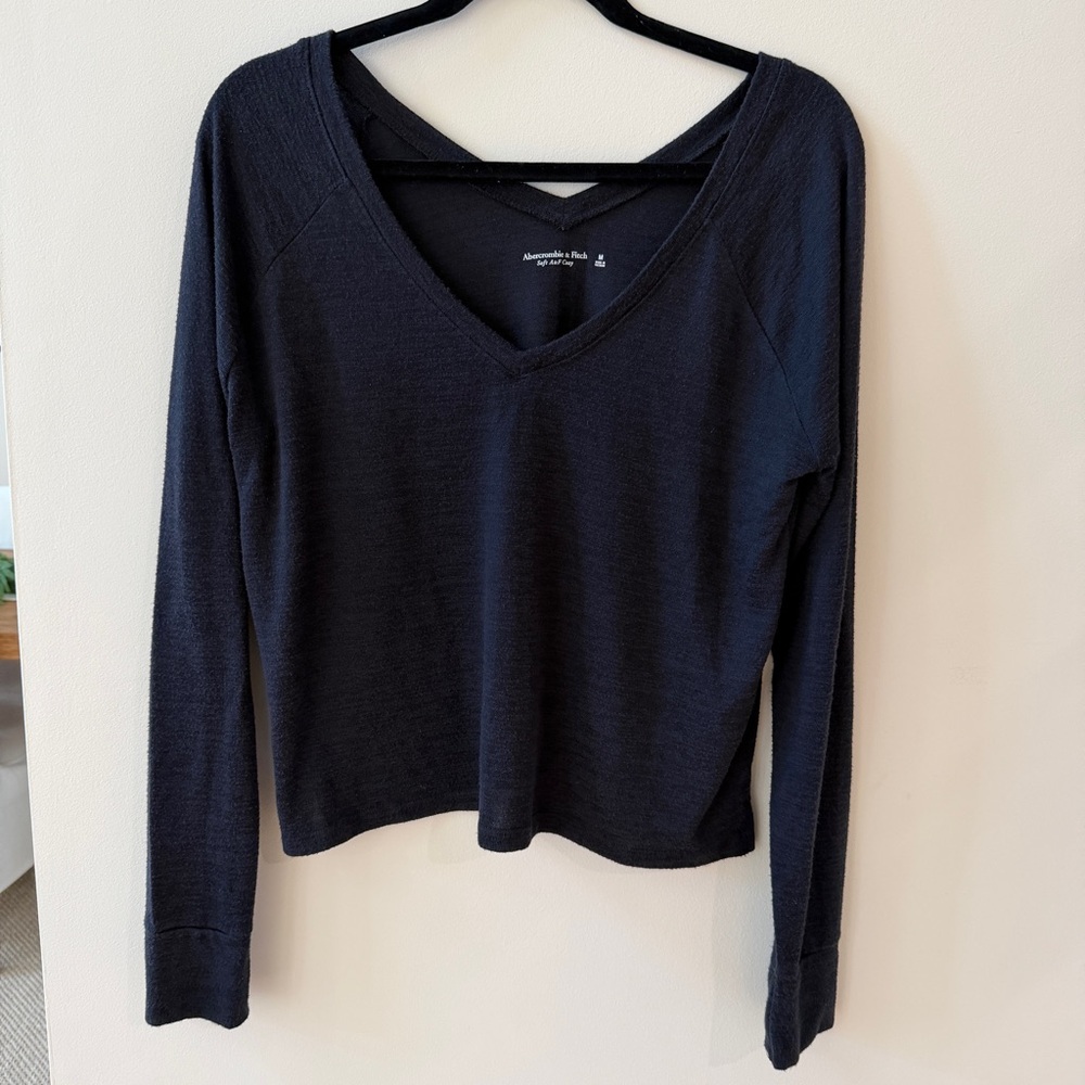 Abercrombie & Fitch V Neck Basic
